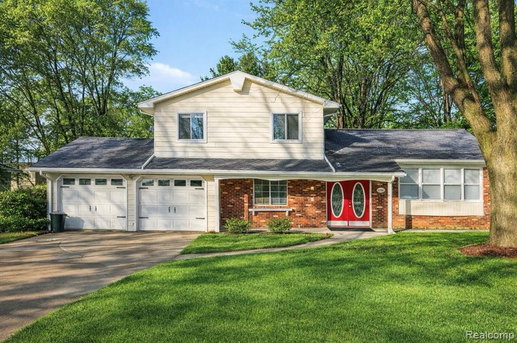 6090 Lancaster Drive, Flint, MI 48532 — front exterior