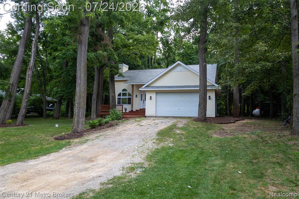 15117 Locust Grove Drive, Byron, MI 48418 — Photo 2