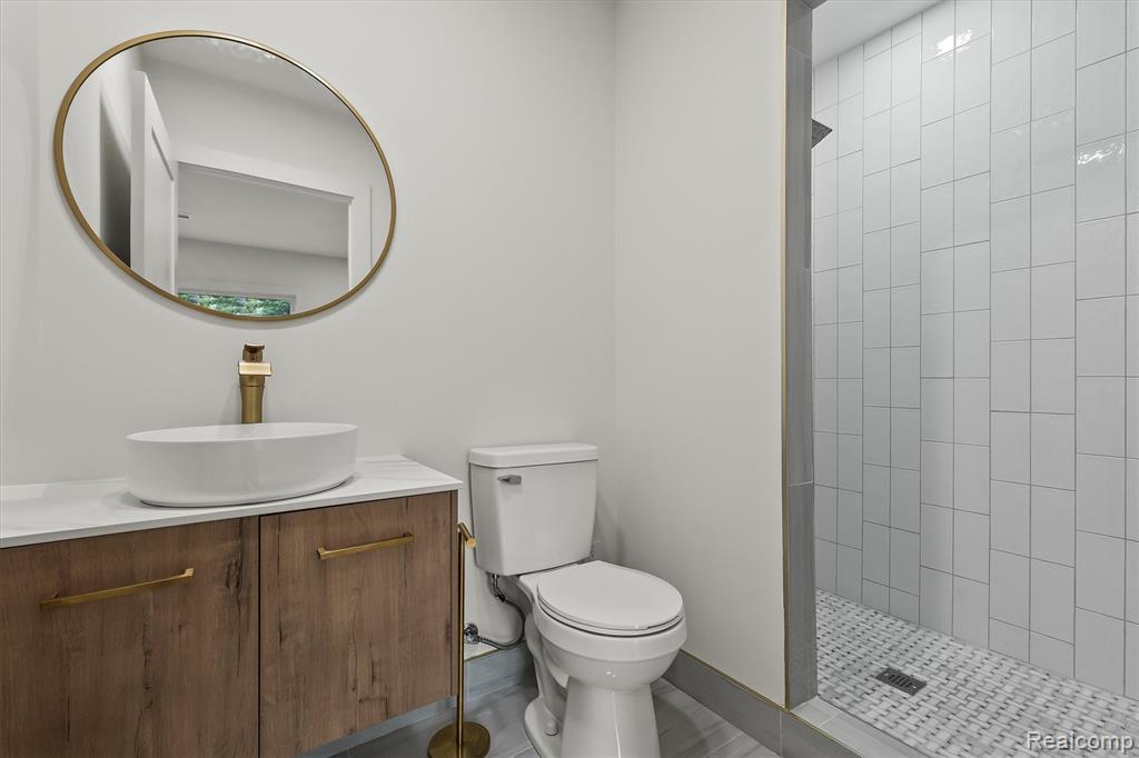 7303 Brookside Village Court, Bloomfield Hills, MI 48301 — Photo 34