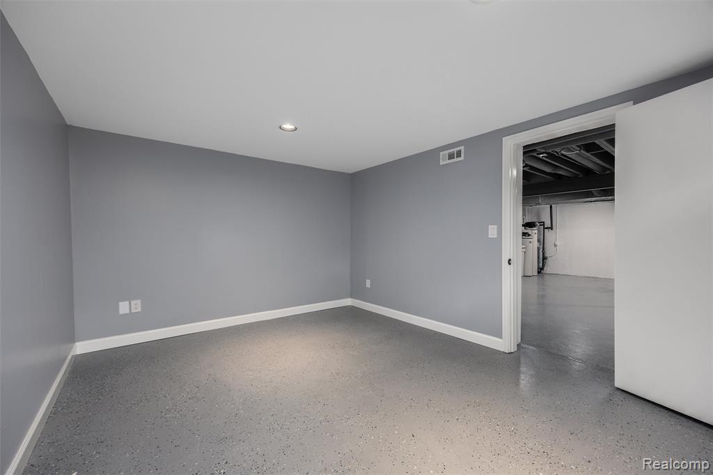 3600 Woodview Avenue, West Bloomfield, MI 48324 — Photo 29