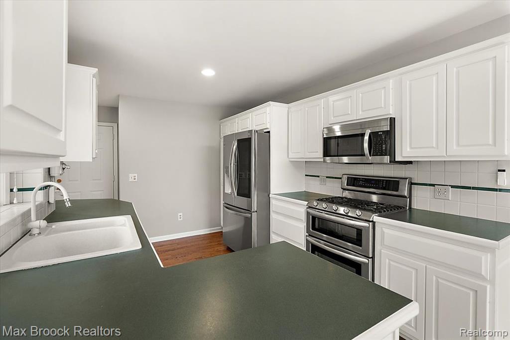 1317 Castlewood Drive, White Lake, MI — Photo 12