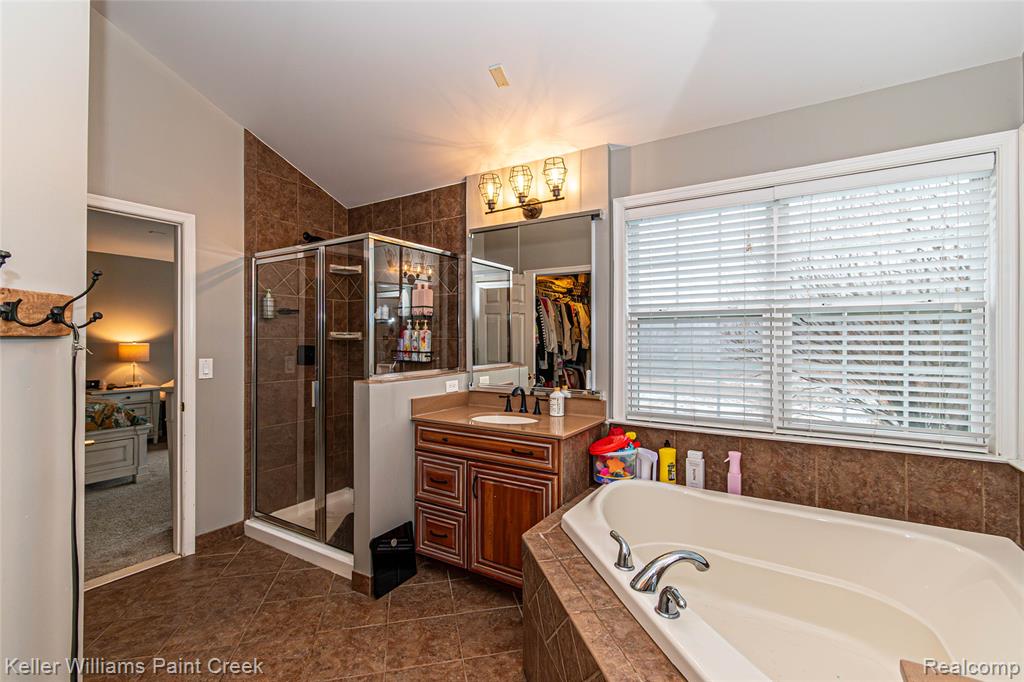 877 Wynstone Circle N, Oakland, MI — Photo 48