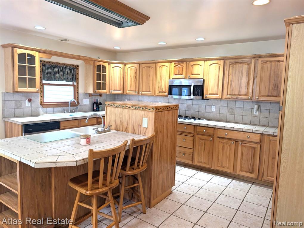 5449 Woodlawn Drive, Flint, MI 48506 — Photo 7