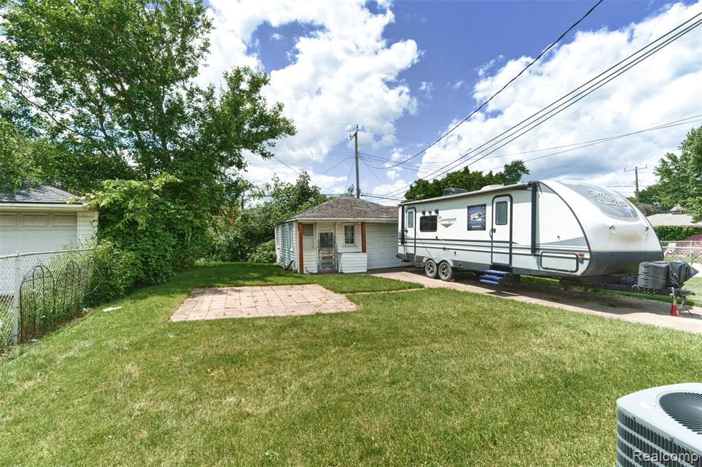 9325 Stahelin Avenue, Detroit, MI 48228 — Photo 5