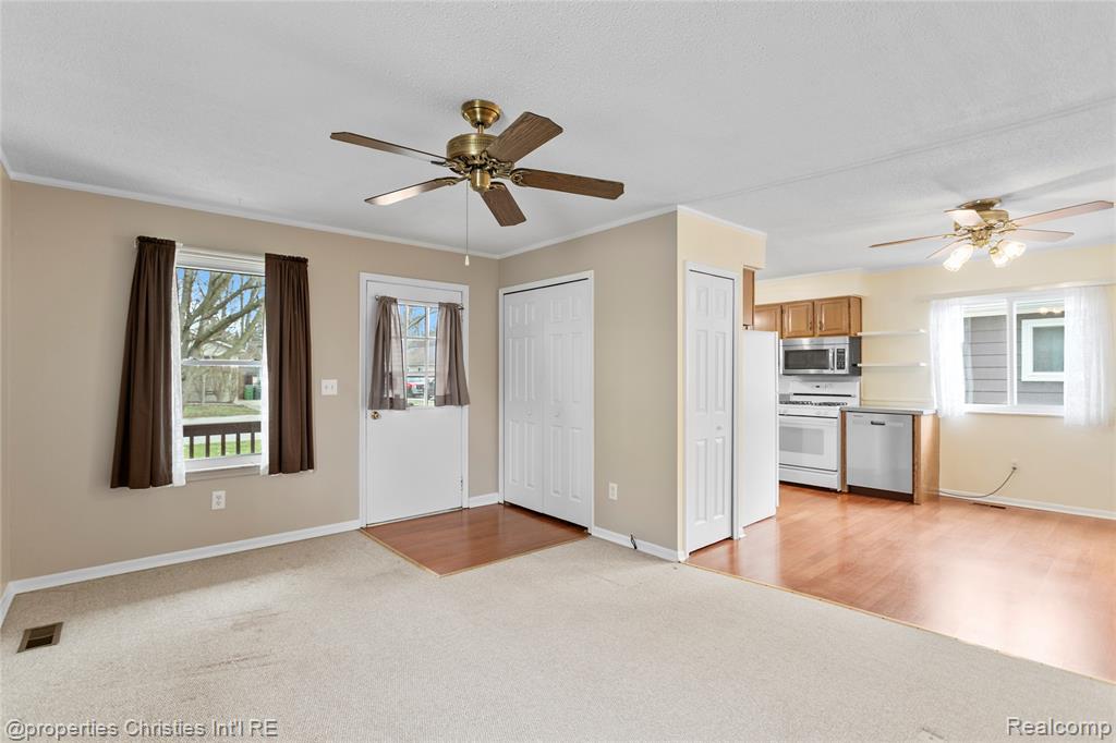 8834 Janis Street, Shelby Twp, MI 48317 — Photo 7