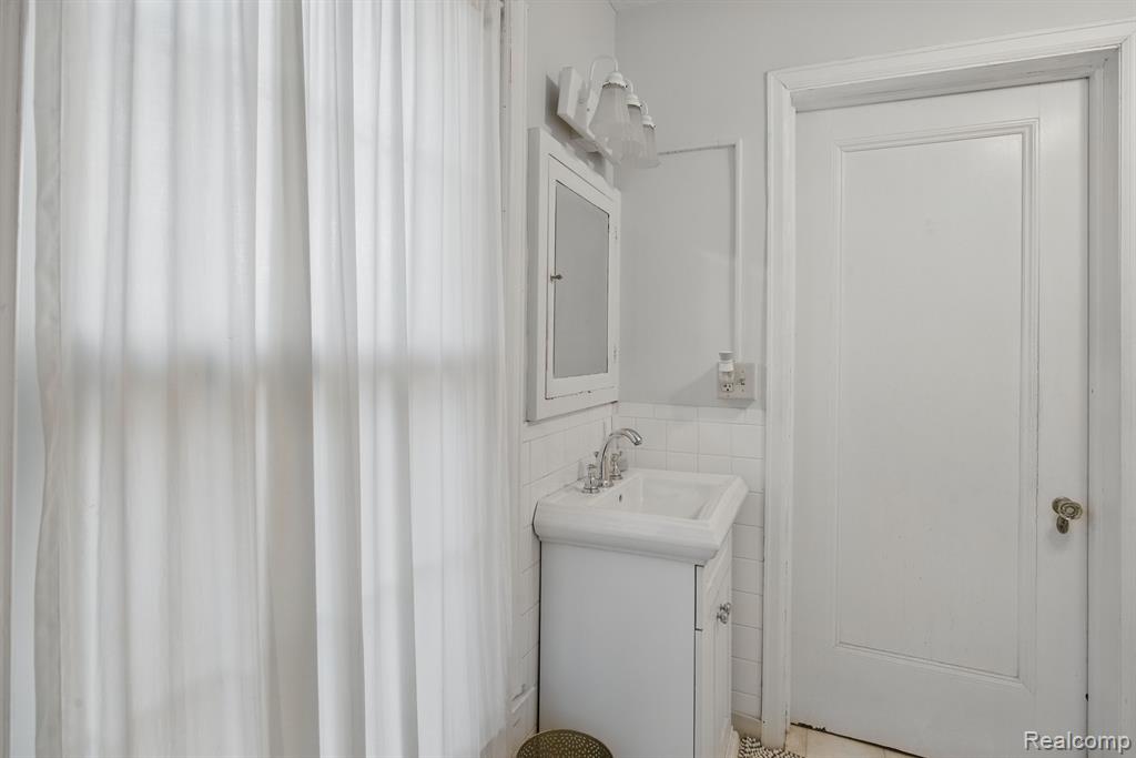 39 E ELM Avenue, Monroe, MI 48162 — Photo 36