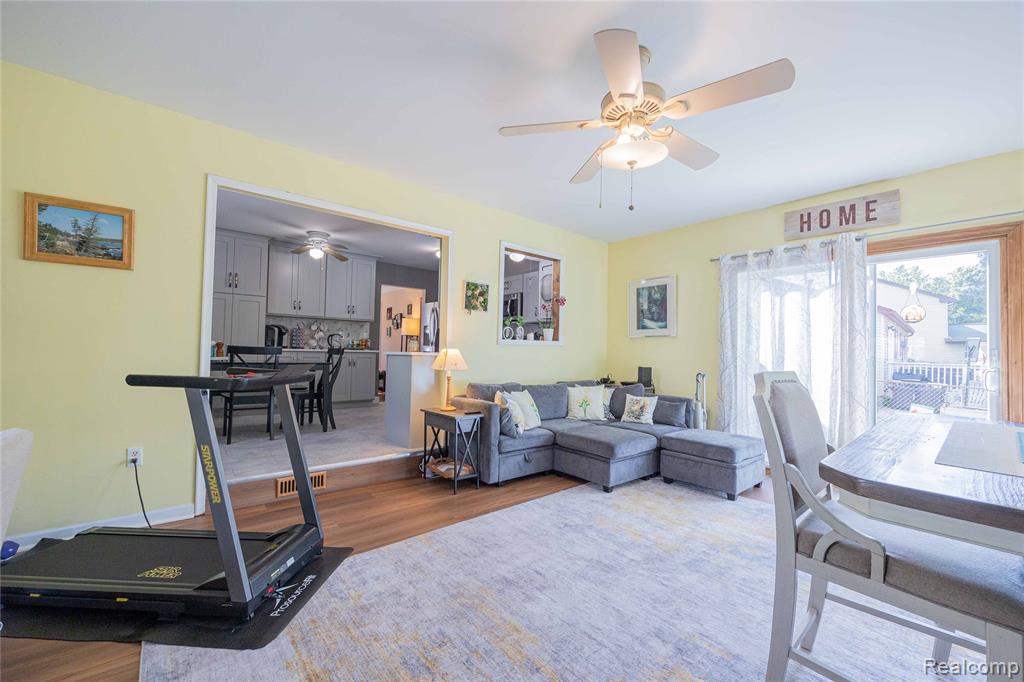 25298 Castlewood Drive, Woodhaven, MI 48183 — Photo 22