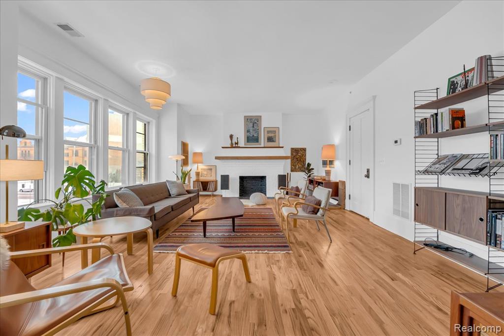 615 W Hancock Street - Photo 4