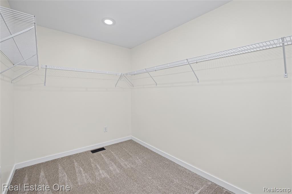 5426 N Piccadilly, West Bloomfield, MI — Photo 41