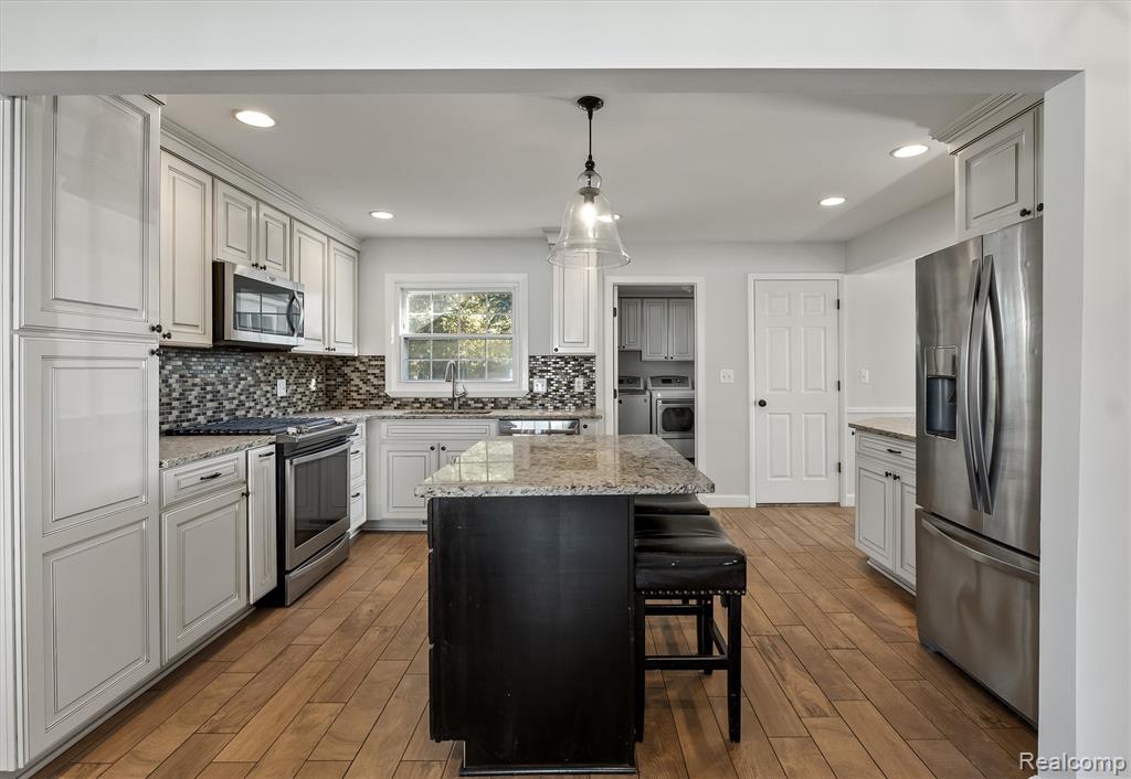 45100 W 10 Mile Road, Novi, MI — Photo 12