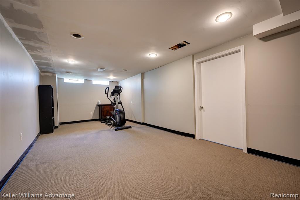 18467 Middlesex Avenue, Lathrup Village, MI 48076 — Photo 49