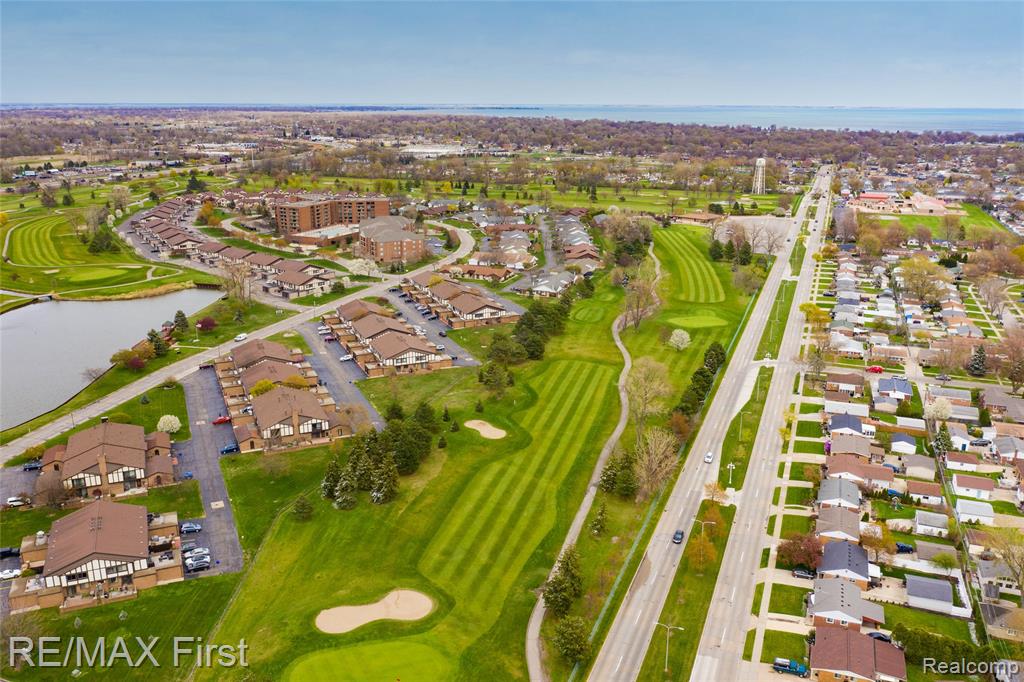 915 Country Club Drive, 32, Saint Clair Shores, MI 48082 — Photo 30