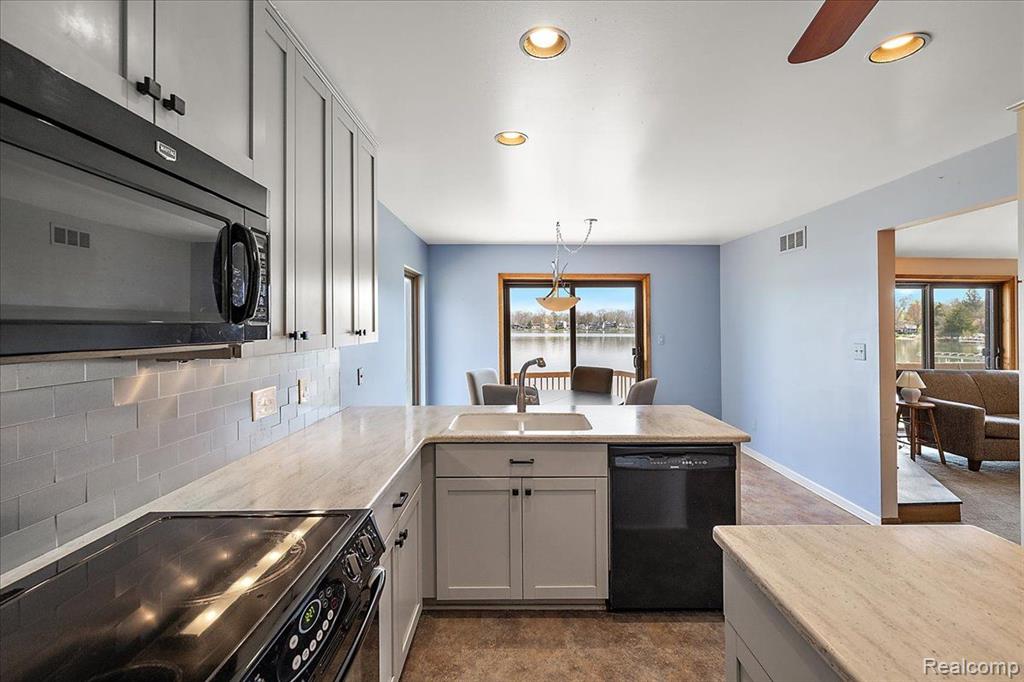 7322 MACEDAY LAKE Road, Waterford, MI 48329 — Photo 14