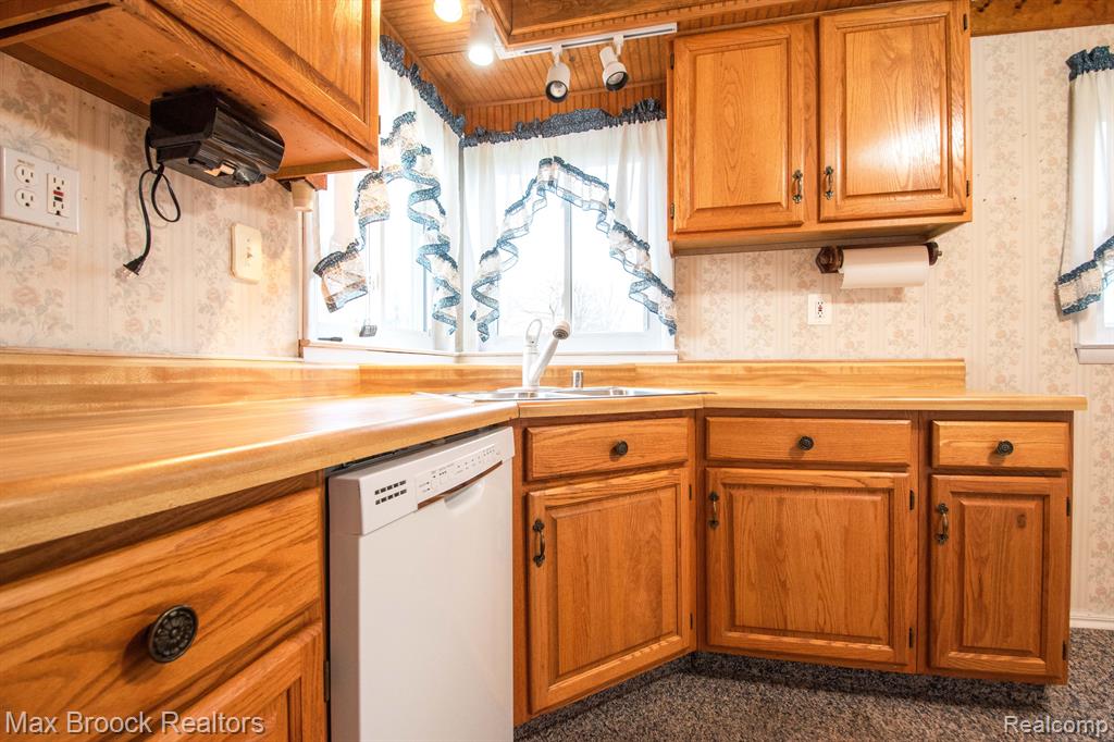 1125 SHIRLEY Drive, Ypsilanti, MI 48198 — Photo 4