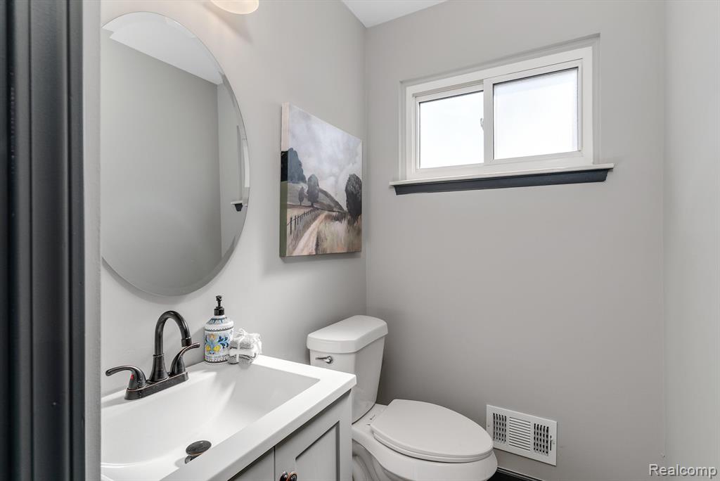 40621 RINALDI Drive, Sterling Heights, MI 48313 — Photo 19