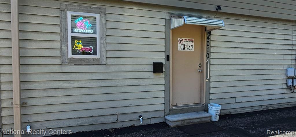 4010 W Walton Boulevard, Waterford, MI