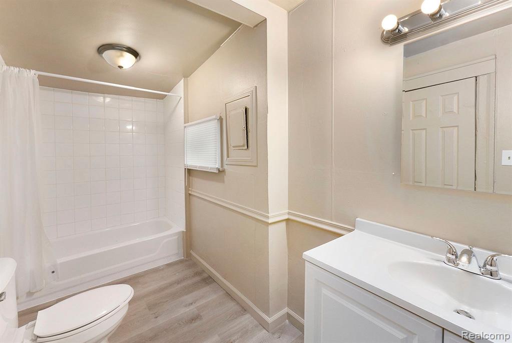 8425 CHALMERS Avenue, Warren, MI 48089 — Photo 13