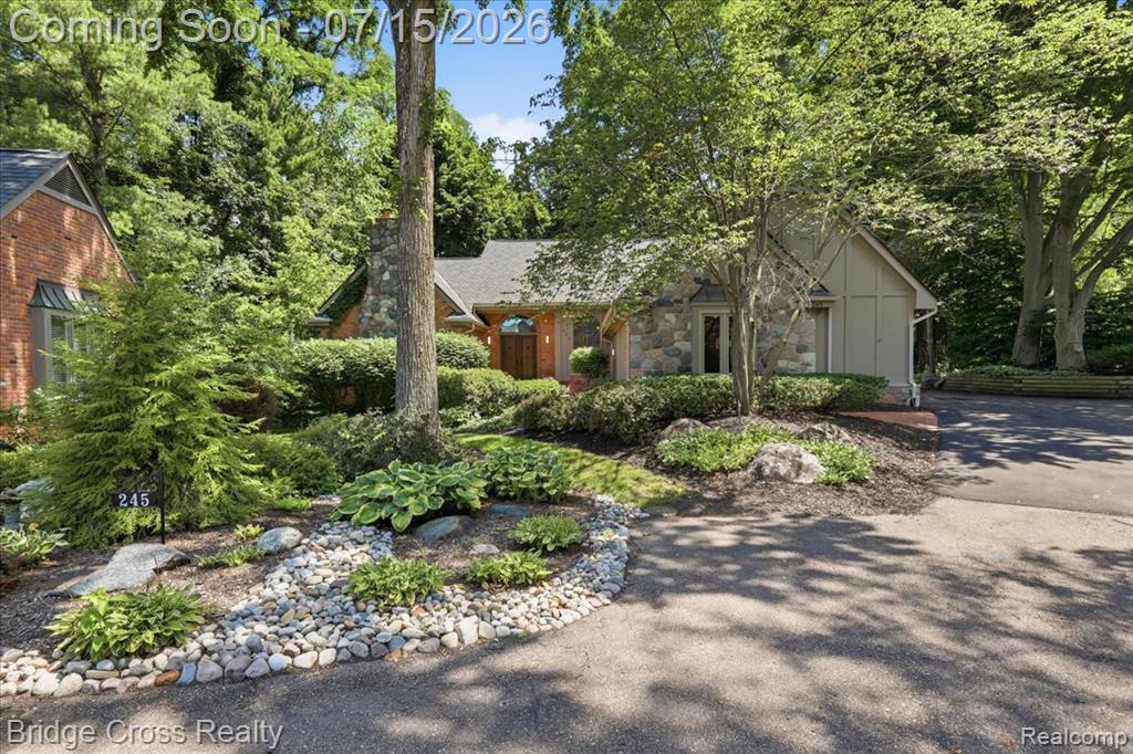249 Norcliff Drive, Bloomfield Hills, MI 48302
