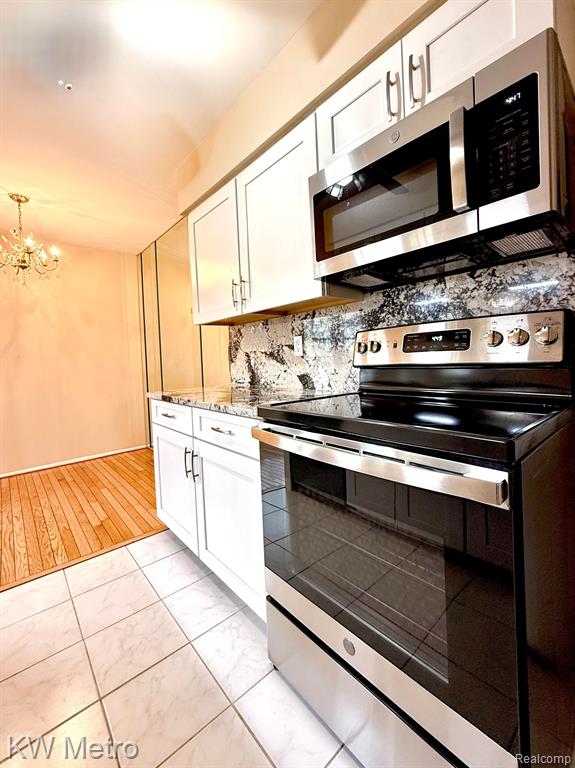223 NEPTUNE Drive, Walled Lake, MI 48390 — Photo 9