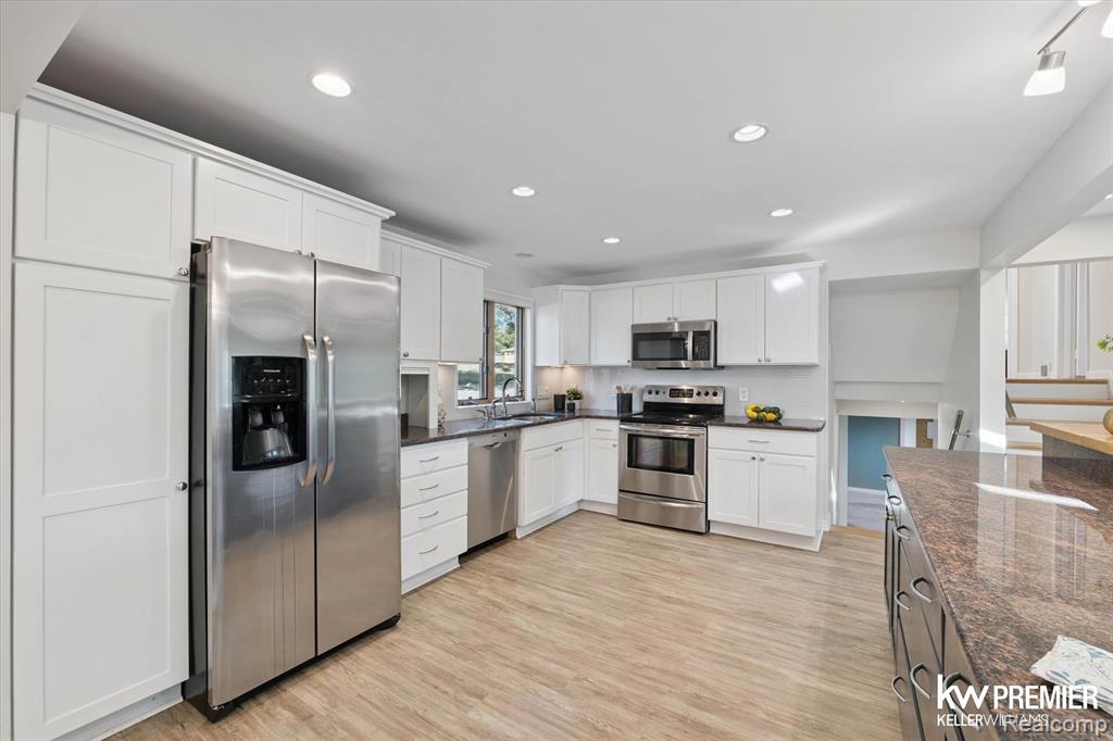 6015 Rowley Boulevard, Waterford, MI — Photo 9
