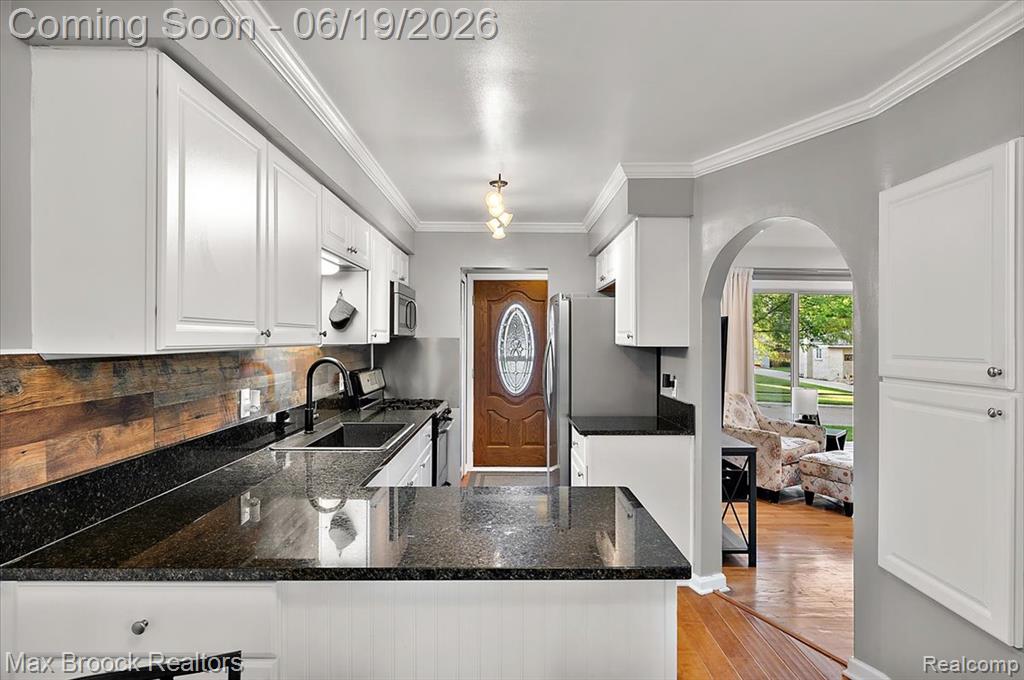 737 Panorama Drive, Milford, MI 48381 — Photo 10