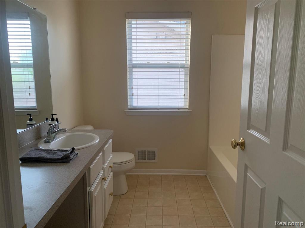 3943 BRUTON Avenue, Canton, MI 48188 — Photo 21