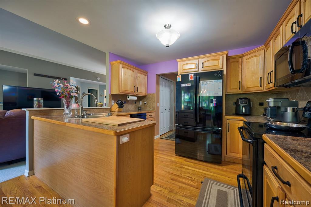 5512 Hidden Oaks Circle, Linden, MI 48451 — Photo 11