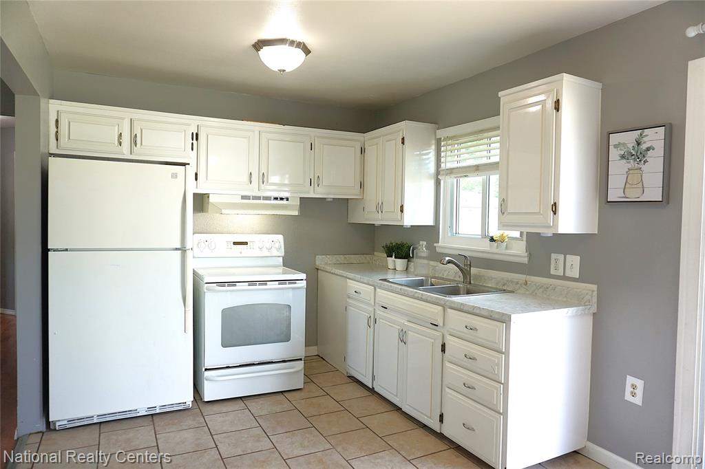 33420 Cherry Hill Road, Garden City, MI — Photo 6