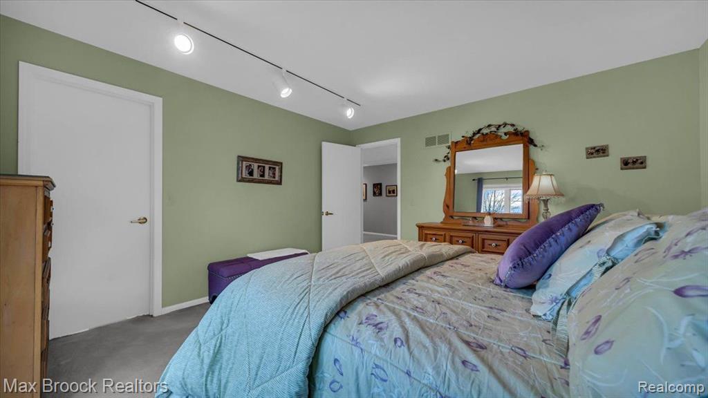 404 SHELLBOURNE Drive, Rochester Hills, MI 48309 — Photo 45
