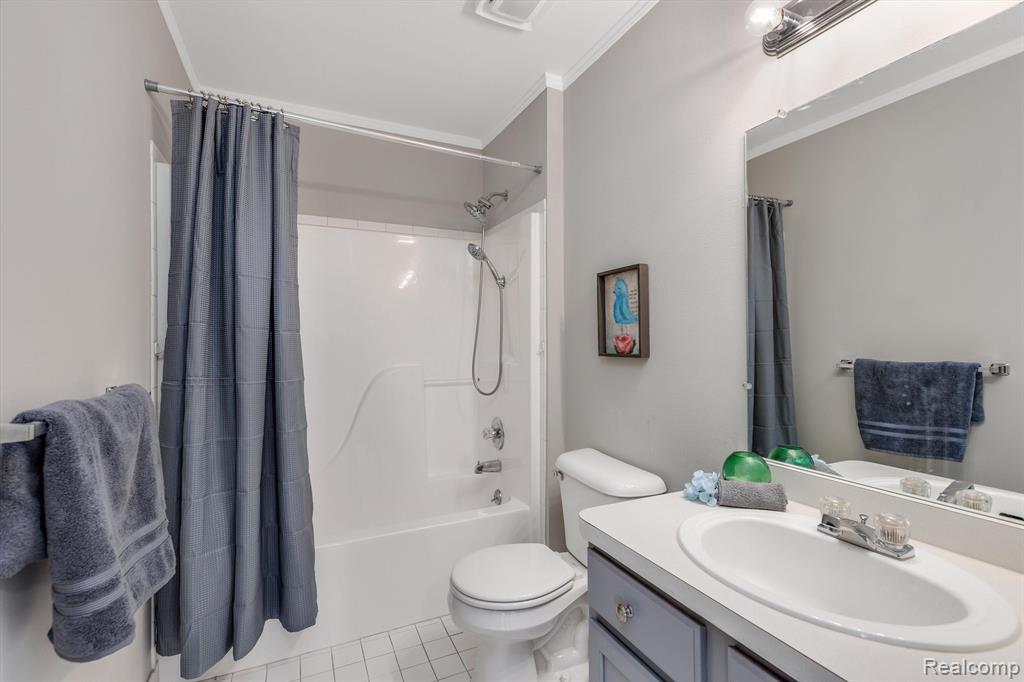 7970 AMBER Drive, Romulus, MI 48174 — Photo 17