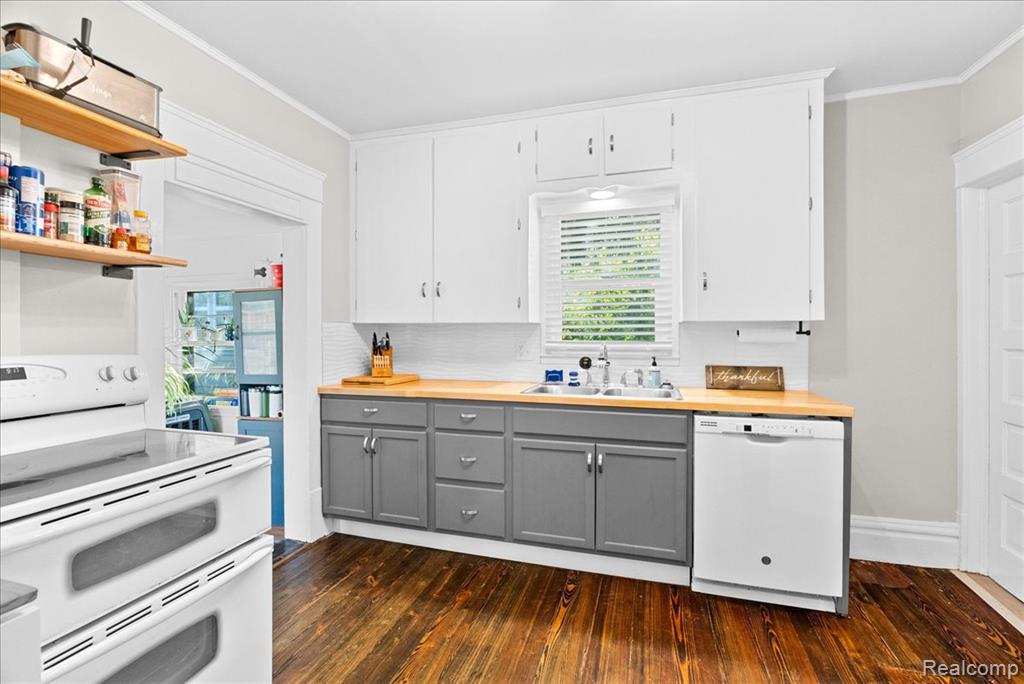 726 W Willow Street, Lansing, MI 48906 — Photo 8