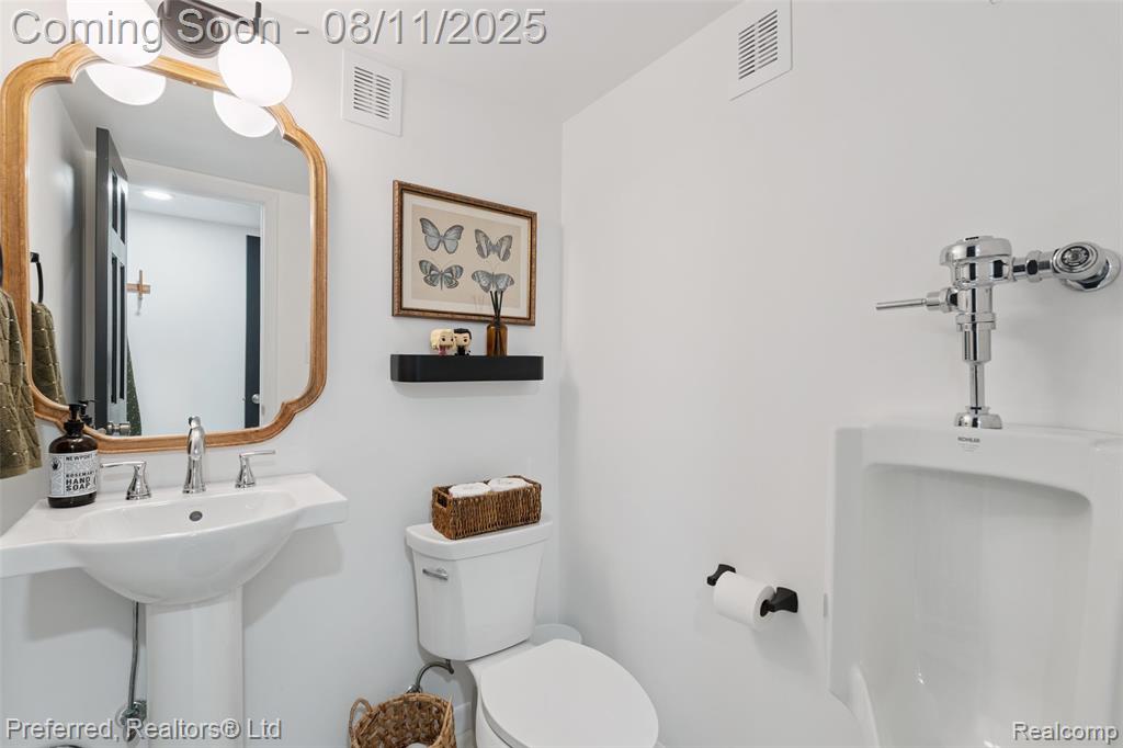 562 Burns Road, Milford, MI 48381 — Photo 33