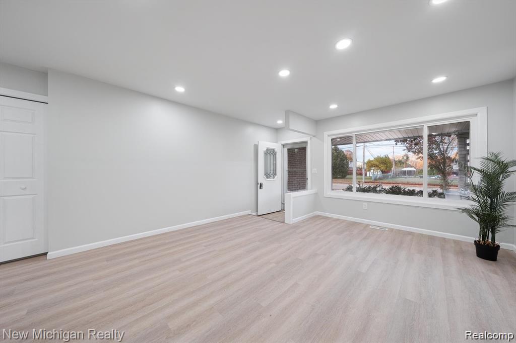 5232 Dickson Drive, Sterling Heights, MI 48310 — Photo 10