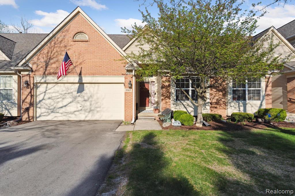 5563 PINEHURST Drive, 191, Trenton, MI 48183 — Photo 4