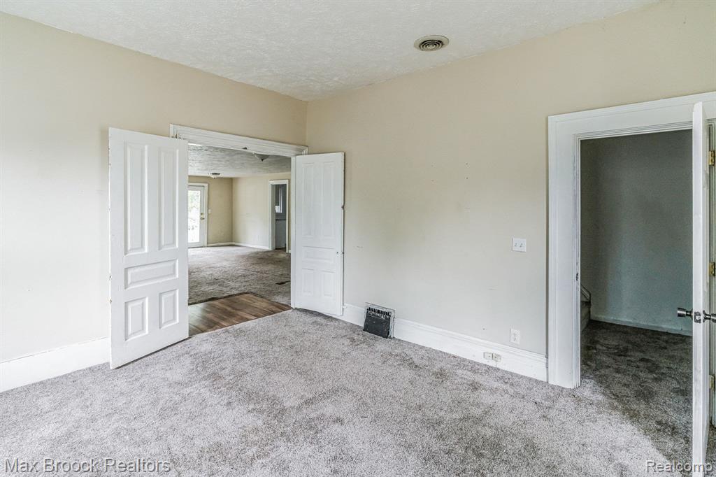 702 S BARNES Street, Mason, MI 48854 — Photo 8