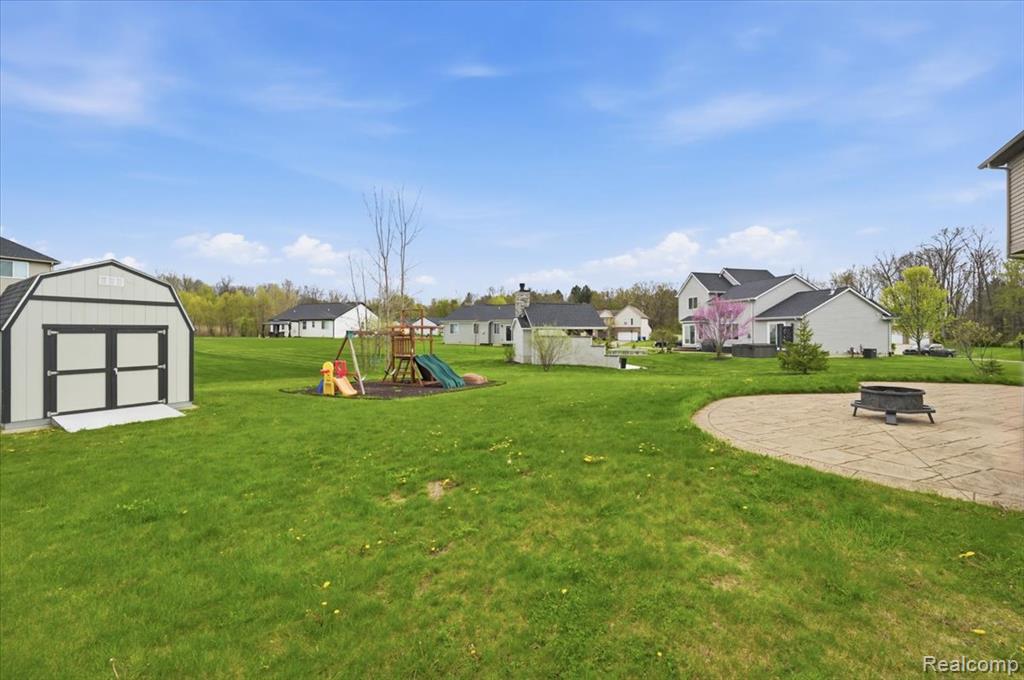 8131 Peninsula Circle, Grand Blanc, MI 48439 — Photo 41