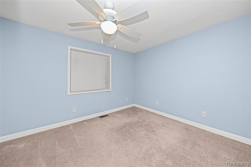 3977 Cresthaven Drive, Waterford, MI 48328 — Photo 15