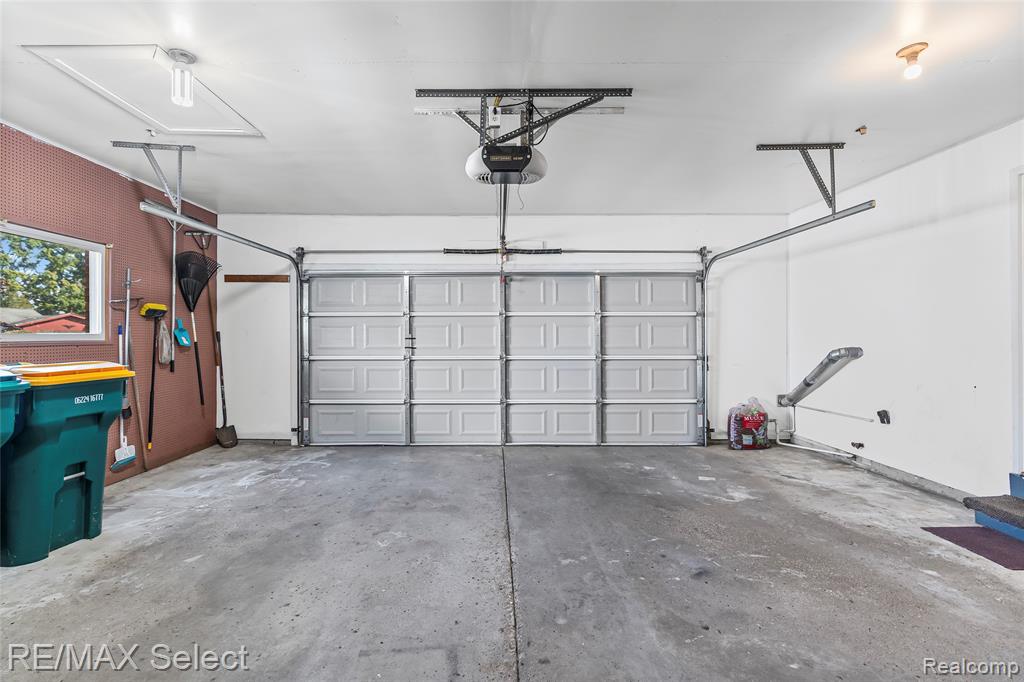 445 Bellewood Drive, Flushing, MI 48433 — Photo 18