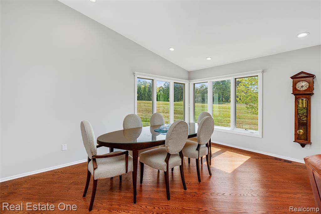 4261 Lakeridge Court, Bloomfield Hills, MI 48302 — Photo 16