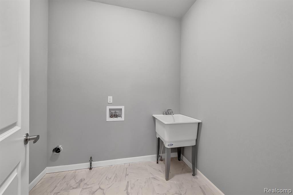 6064 Woodridge Lane, Grand Blanc, MI 48439 — Photo 12