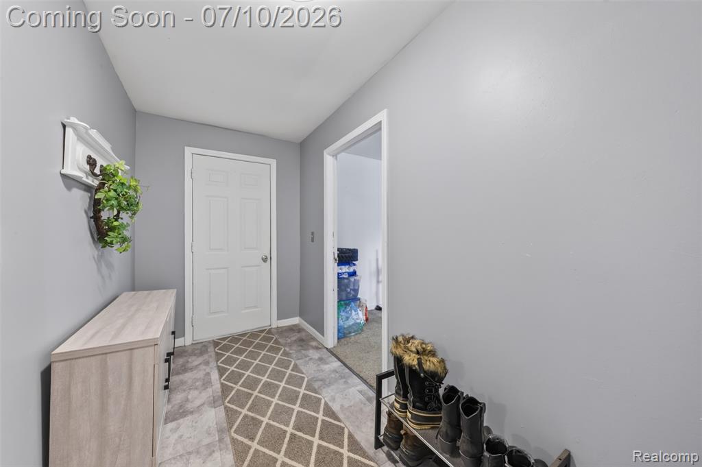 800 Hinford Avenue, Lake Orion, MI 48362 — Photo 23