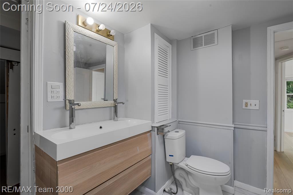 19615 Eastwood Drive, Harper Woods, MI 48225 — Photo 31
