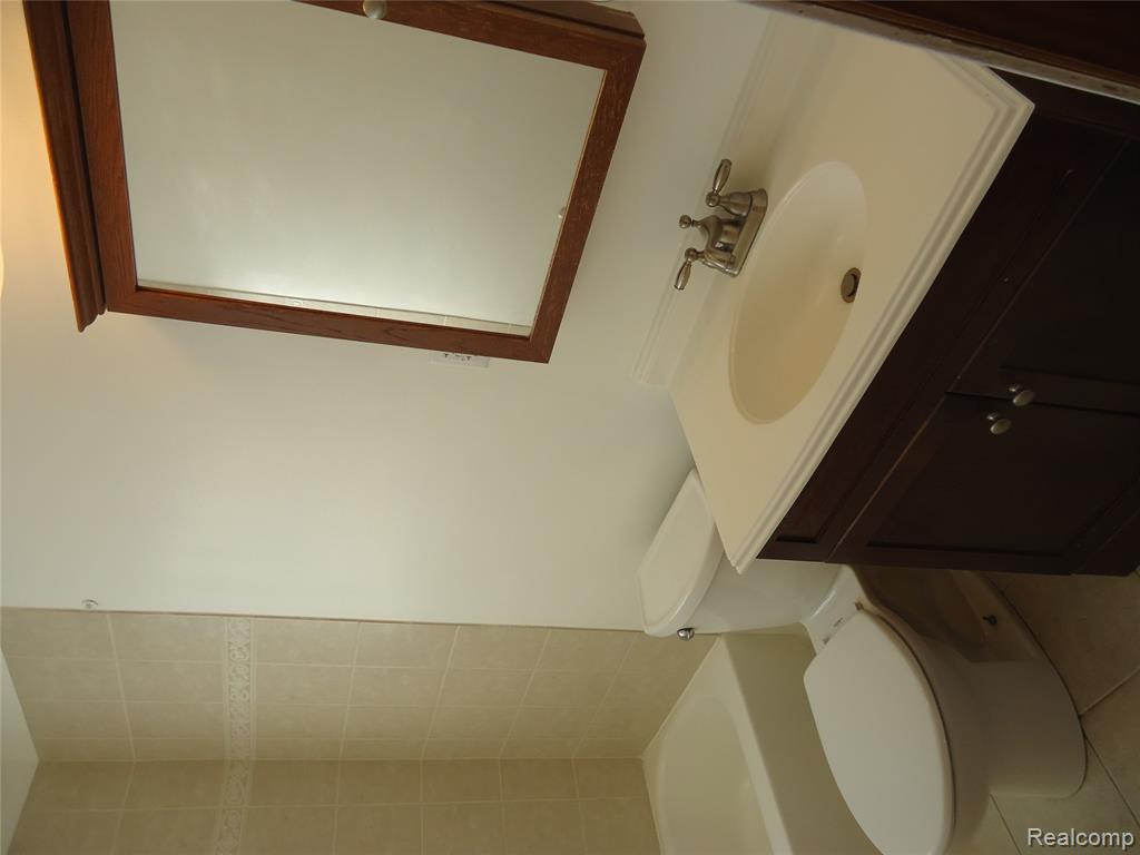 829 HUDSON Street, Wyandotte, MI 48192 — Photo 11