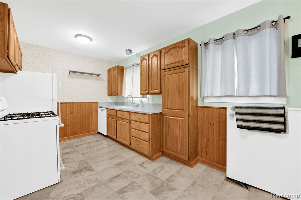 6049 GULLEY Street, Taylor, MI 48180 — Photo 8