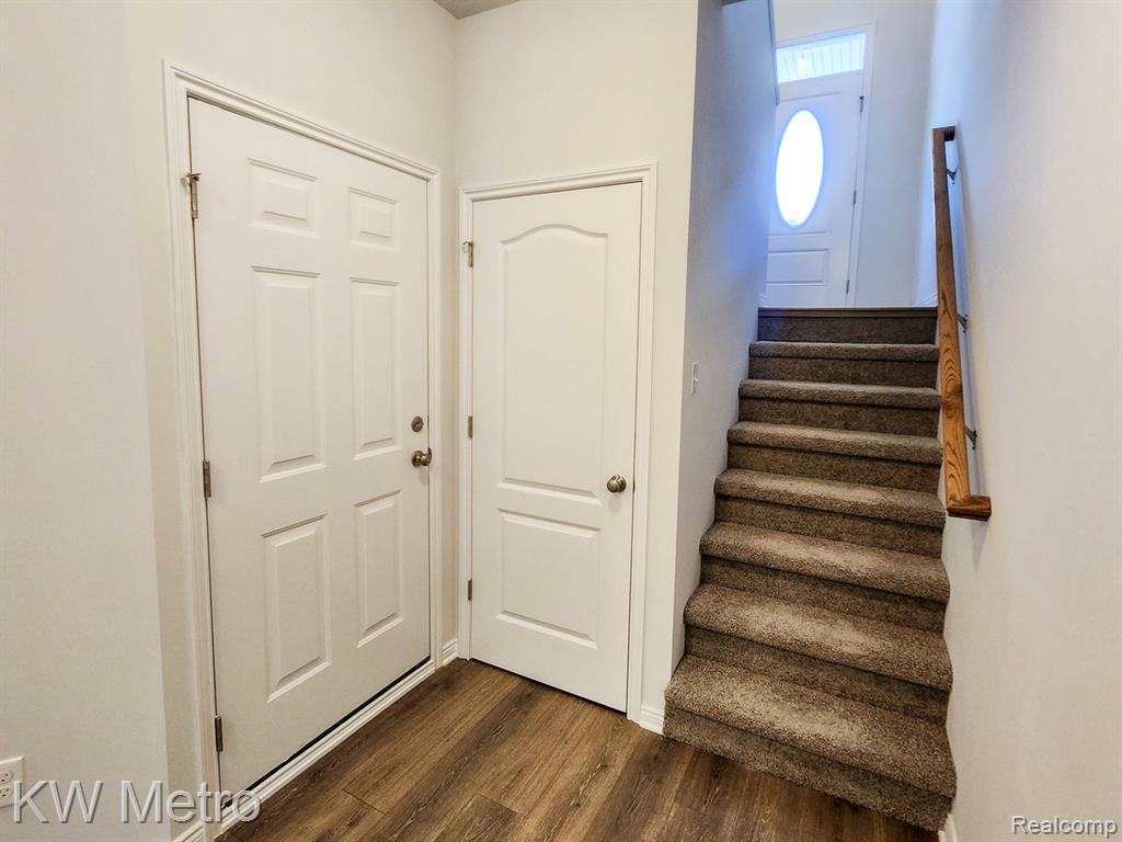 320 Whispering Pines Drive, 21, Fenton, MI 48430 — Photo 12