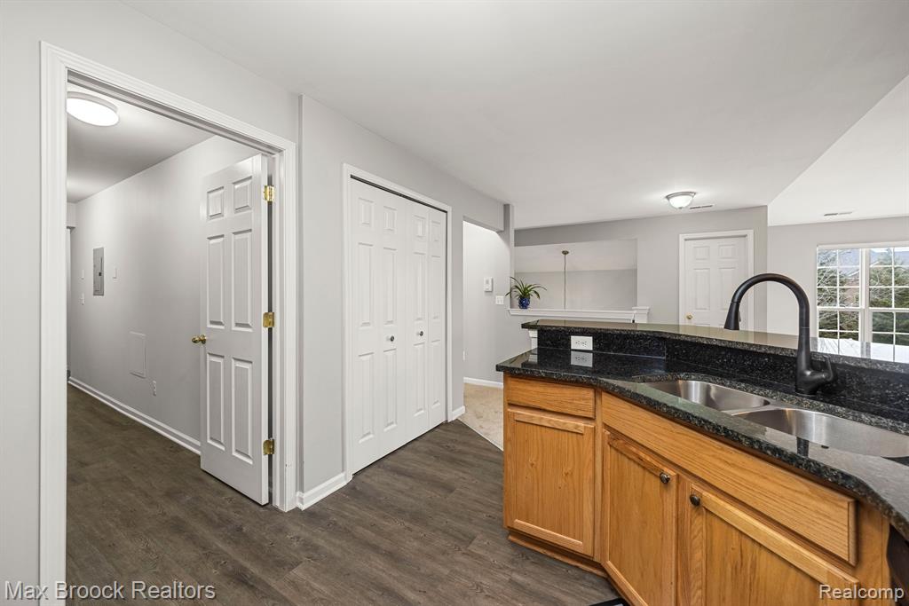 9203 FARMINGDALE Lane, Walled Lake, MI 48390 — Photo 14