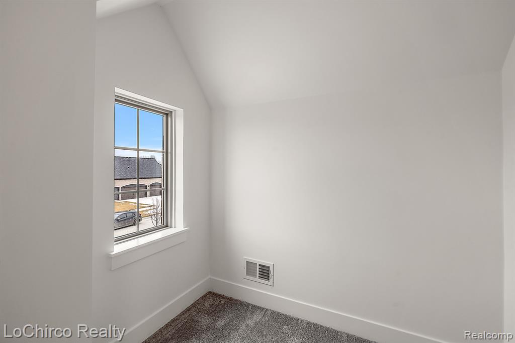 49387 LANGFORD Drive, Macomb, MI 48044 — Photo 34