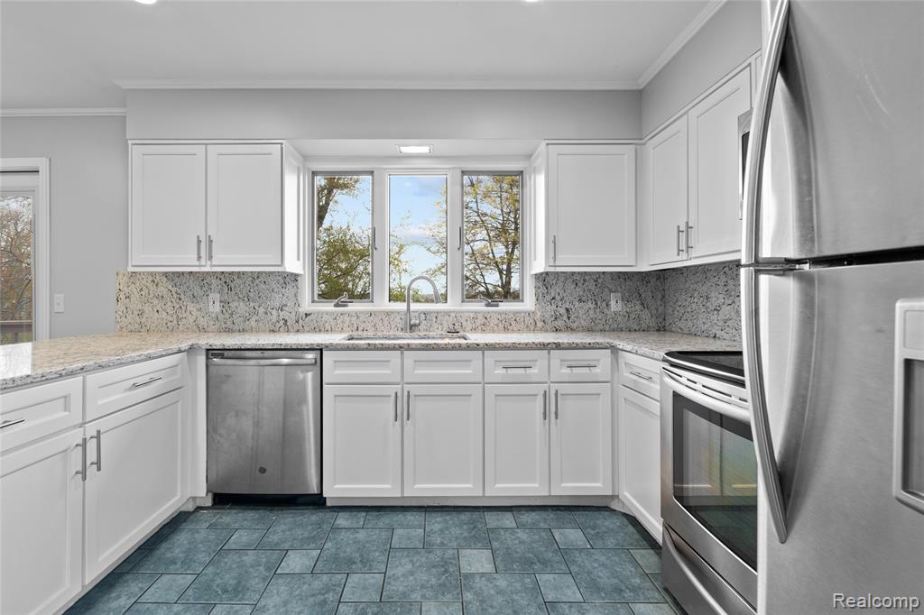 235 INDIANWOOD Road, Lake Orion, MI 48362 — Photo 3