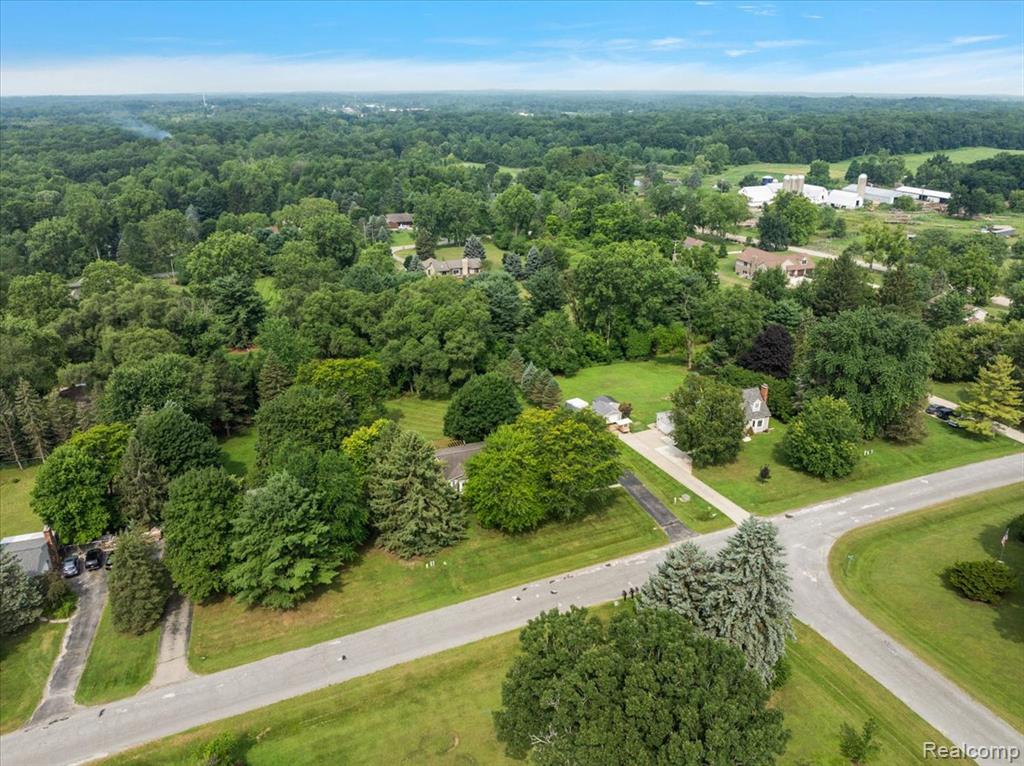2947 SUN TERRACE Drive, Hartland, MI 48353 — Photo 59
