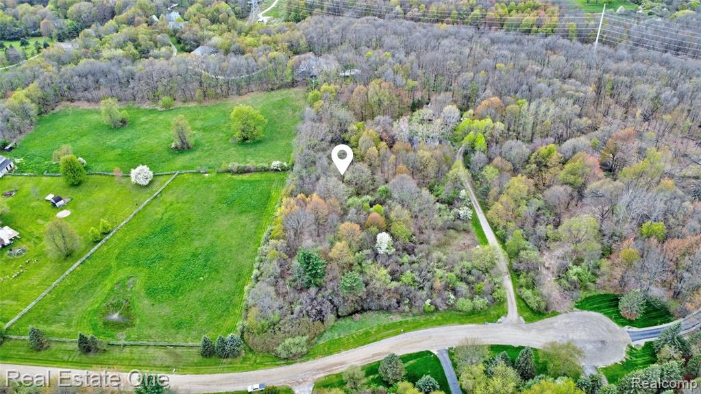 590 Judi Ann Lane, Holly, MI 48442